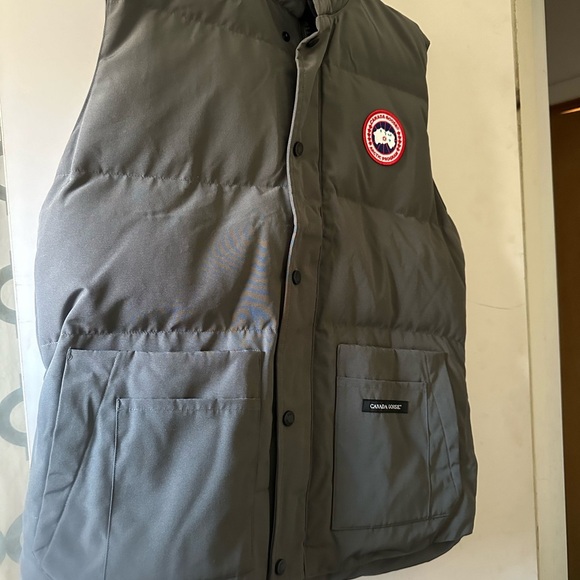 Canada Goose Men's Black Puffer Vest - Picture 3 of 5